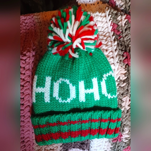 A Forever21 Ho Ho Pom Pom Beanie Cap Hat - Picture 1 of 4